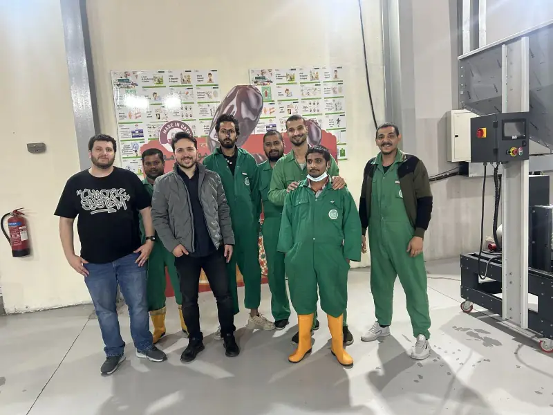 Katar'daki müşteri tesisinde makine teslimatı sonrası ekip